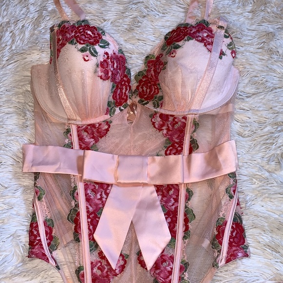 Victoria’s Secret Pink Embroidered Set Size 36D - Picture 2 of 7